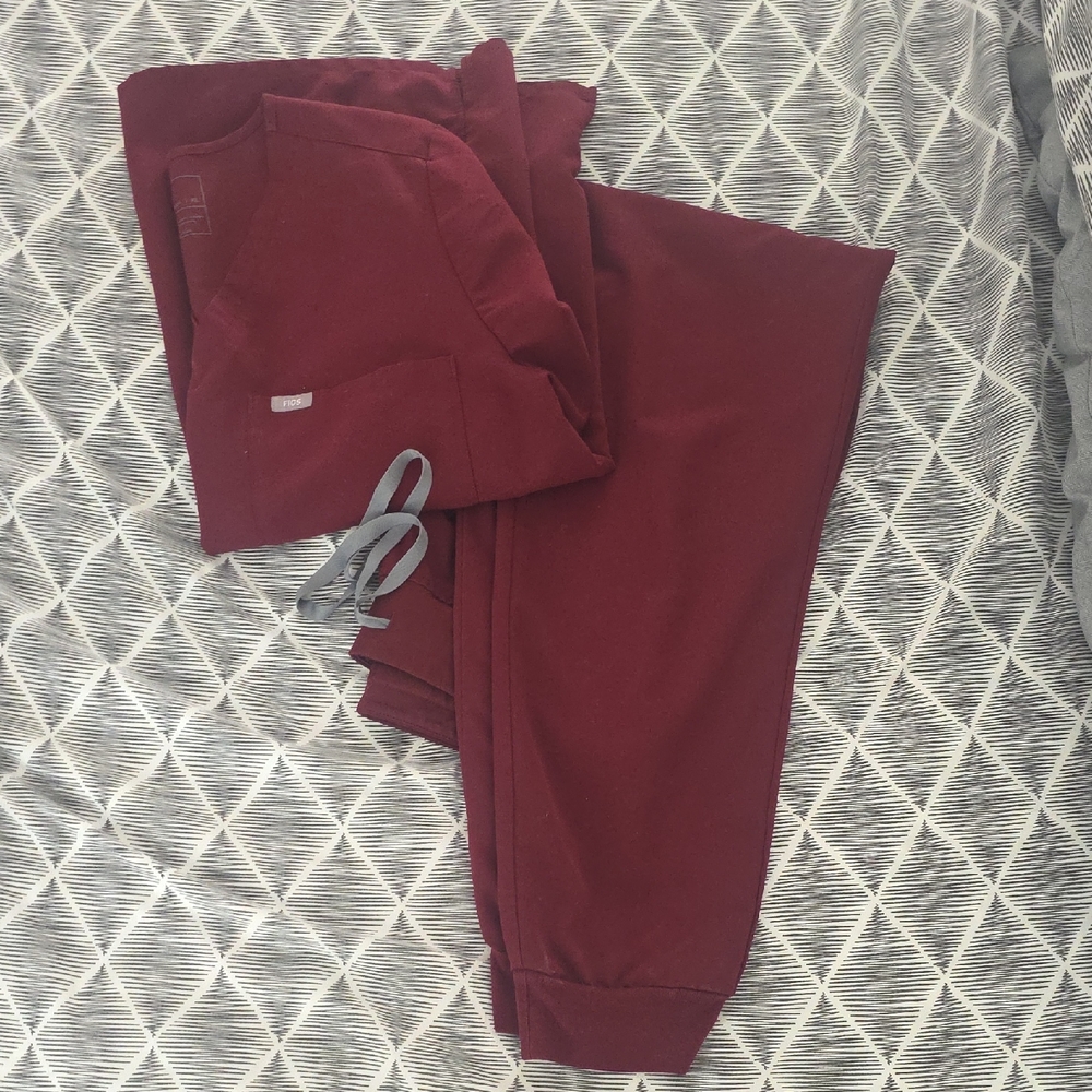 FIGS scrubs Xl Top And XLT Bottom. Wine/maroon